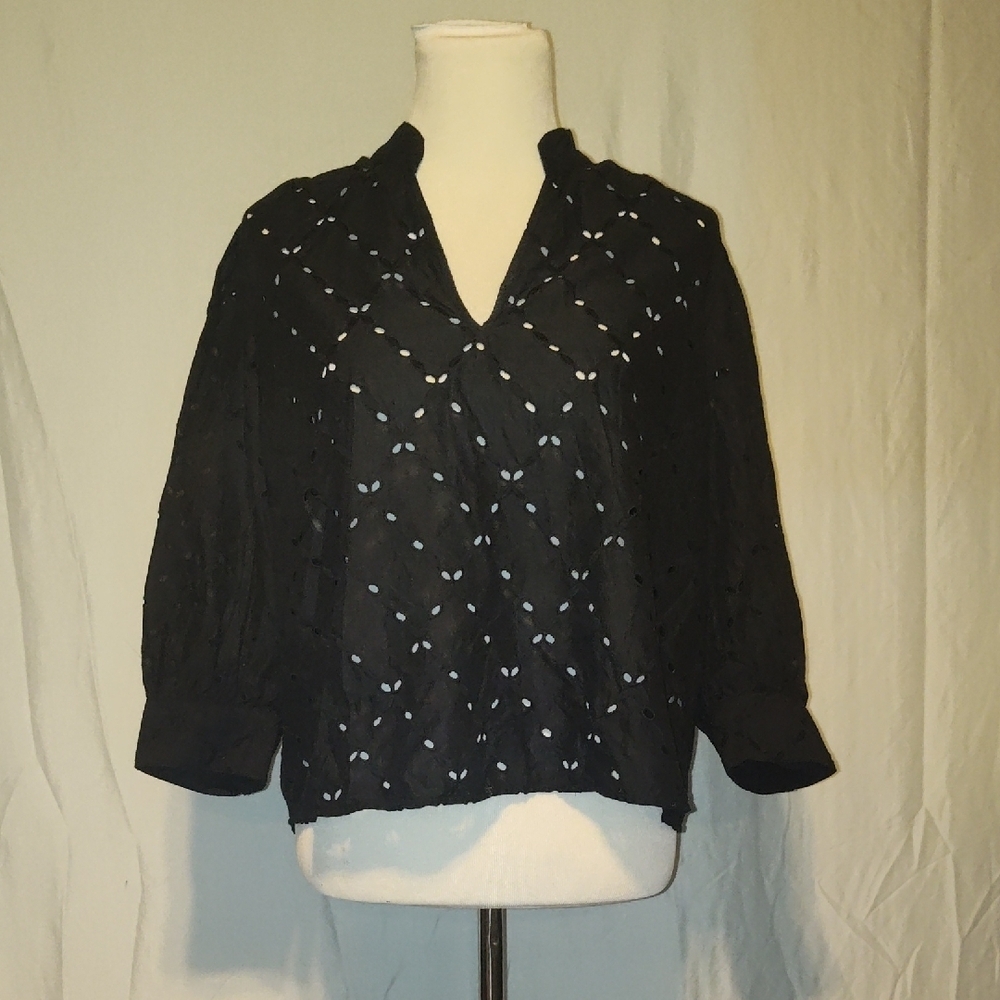Banana Republic Black Eyelet Split V Neck Puff Sleeve Blouse size Medium